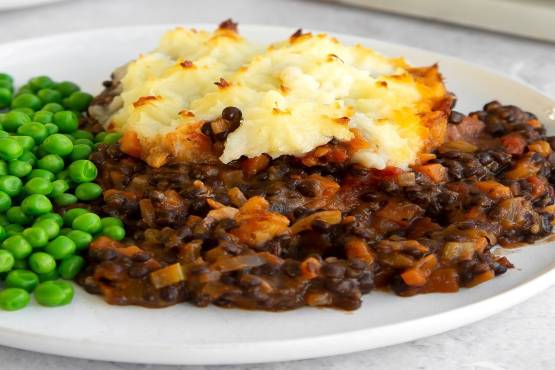 SHEPHERD PIE (3 VEG, ROAST POTATO AND GRAVY)