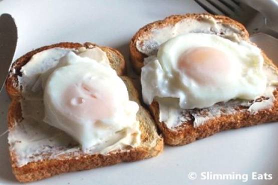 2 EGGS ON 2 TOASTS
