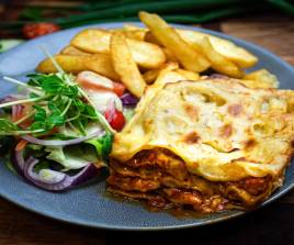 LASANGE (CHIPS AND SALAD)