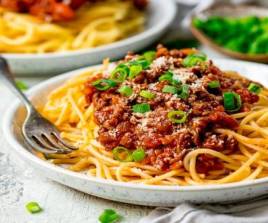 SPAGHETTI BOLOGNESE (CHEESE)