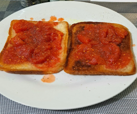 TIN OR FRIED TOMATO ON 2 TOAST